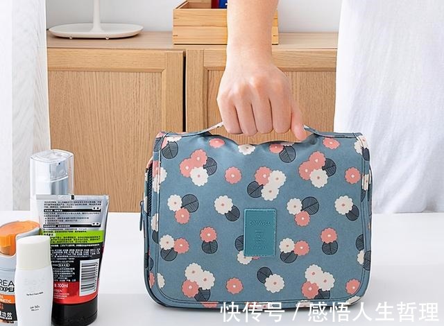 洗漱包 建议大伙出门旅游别再大小包了,现在流行这样做,轻松又高级!