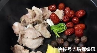 黄花菜|失眠最怕这道汤,隔2天喝1碗,一觉睡到自然醒,想睡不着都难