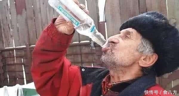 你觉得自己酒量大?去俄罗斯看看,东北人都放下了手上的酒瓶