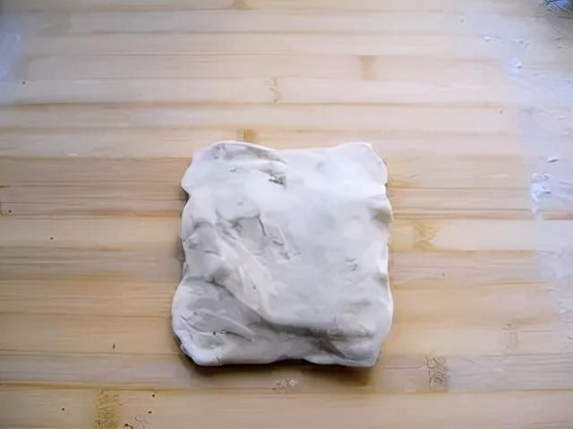 冬日暖暖的早餐:酱香饼、咸鸭蛋,搭配香菇瘦肉粥