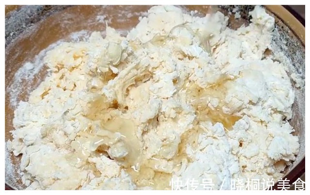 面包在家就能做,一碗面粉搭配两个鸡蛋,不用烤箱,出锅就能吃!