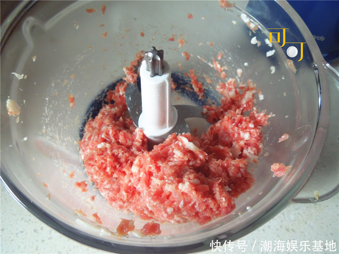 包饺子|出门前给老公准备的三鲜馅饺子,煮着吃煎着吃都可以,太方便