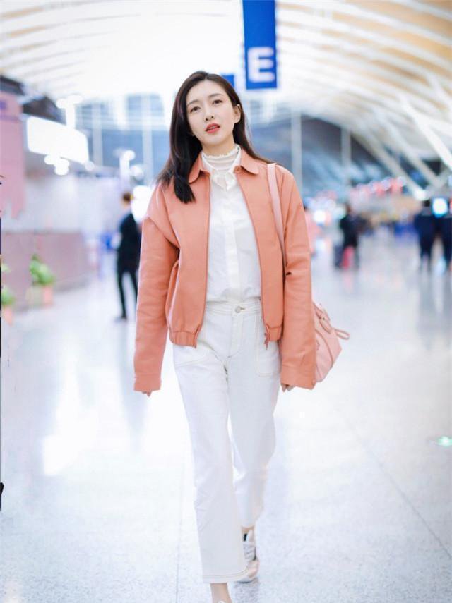 “豆腐裤”显瘦好穿，表现城市女性的简洁利索，三四十岁不能错过