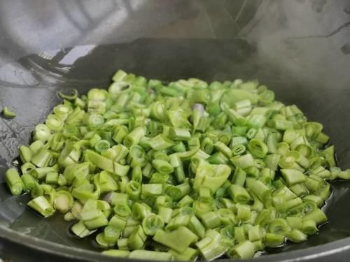 这菜是天然“祛湿高手”,常吃扫除体内宿便、湿气,小腰更瘦了