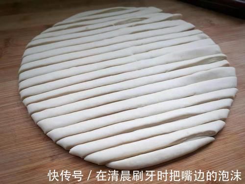 拌面|面条这样做太好吃了，简单一拌香味浓郁，一周吃7次都不腻，真香