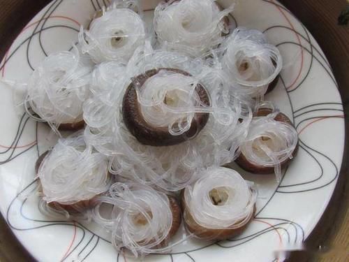  快过年了，学会这菜蒸蒸就上桌，比大鱼大肉受欢迎，年夜饭露一手