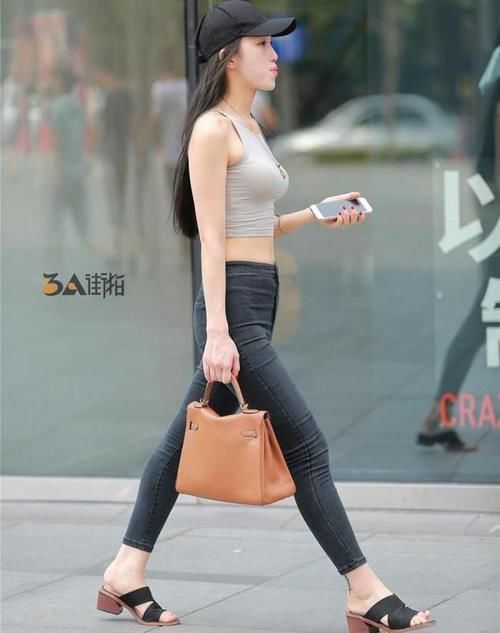 曲线 气质美女穿紧身牛仔裤,展现美好曲线,美丽大方迷人