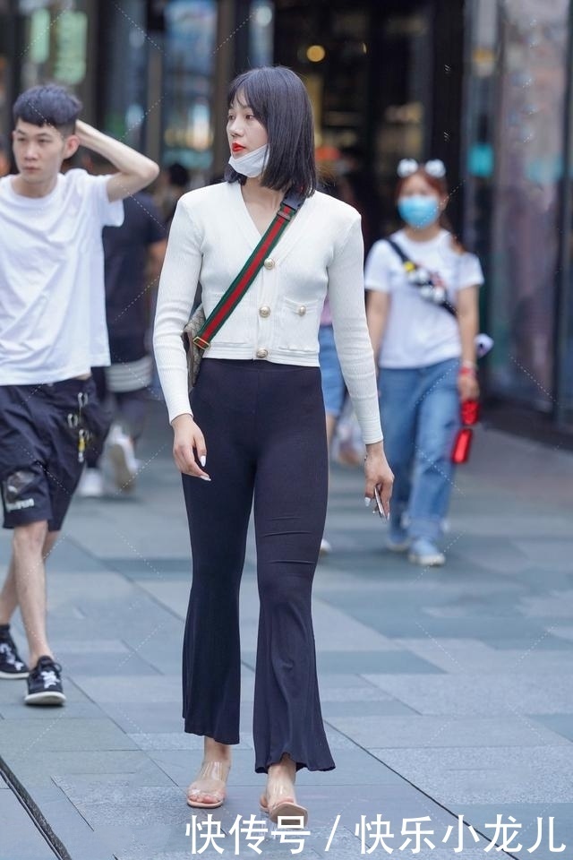 时尚穿搭，超大的版型很有包裹感，特别显身材