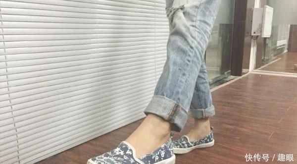 女性|女人在这个年龄段容易长老年斑,若坚持两件事,老了也不会长斑