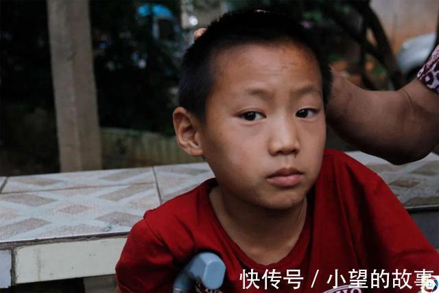 儿子|男童骨折后不敢说导致残疾,妈妈离去,耳聋爸爸苦苦携其求医4年