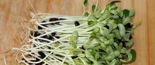 女性不想成为黄脸婆,要坚持吃3种蔬菜,保护视力,滋润皮肤