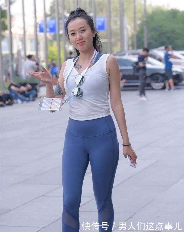 穿搭 舒适随意的打底裤穿搭尽显青春朝气,显身材又耐看,成熟稳重!