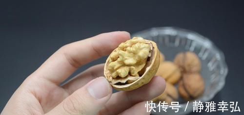 营养物质|一天中什么时间吃核桃效果好？好多人都搞不清楚，看完涨知识了