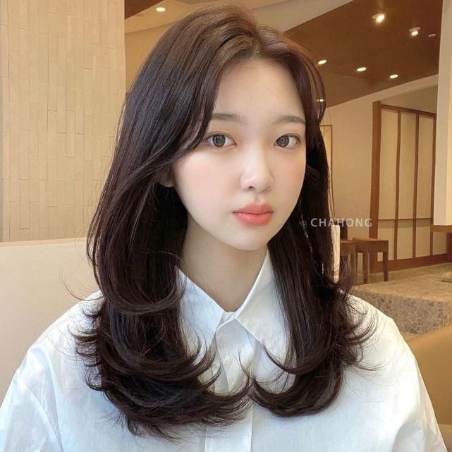 女人30岁别烫羊毛卷，太老气，有这10几款就够了