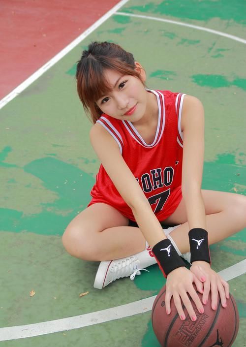 能够把基础款穿出亮眼的美，才算得上是真正的美女