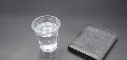 皮包|真假皮革难辨别?学会这个小窍门,再也不怕买到假的,涨知识了