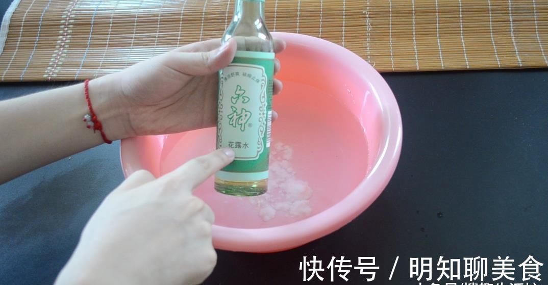 凉席脏了别再用水冲洗了, 教你5分钟清洗凉席, 洗的干净还能除螨