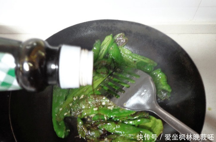 倒油|做虎皮青椒,第一步不是倒油!大厨教你做法,快速起虎皮,更入味