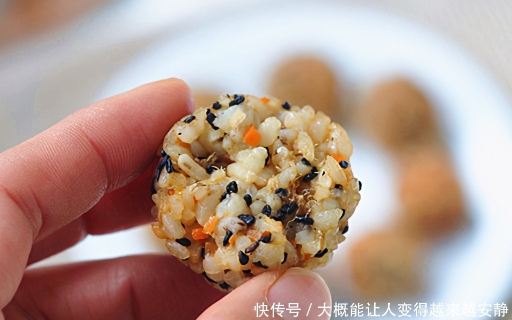 米饭新做法,儿子着了迷,配点蔬菜,简单一做,天天吃不够