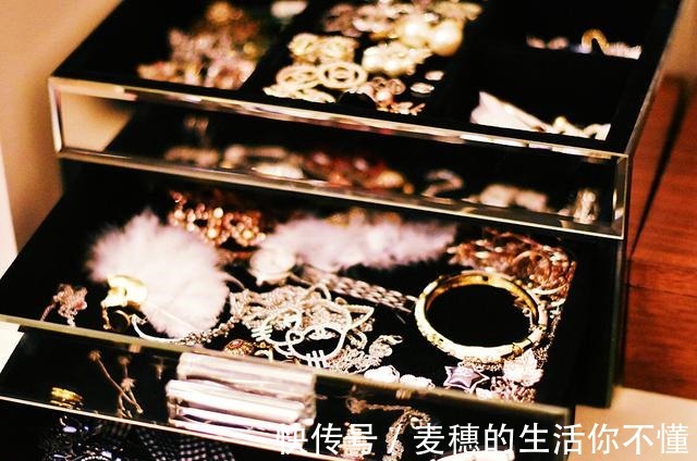 珠宝 珠宝放太久了怎么办注意五大类佩戴事项,让它旧貌换新颜!