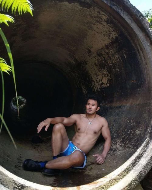 熟男风|胡子型男掀起熟男风,健身+运动塑造精壮的胸肌和质感的腹肌