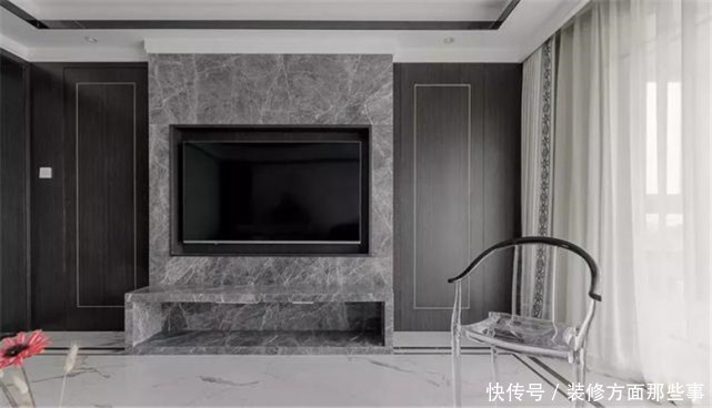 三居室|139平现代三居室对称设计护墙板隐形门，让房子都显大了不少