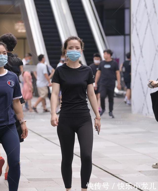 瑜伽裤 紧身瑜伽裤搭配运动上衣,时尚舒适,优雅大气