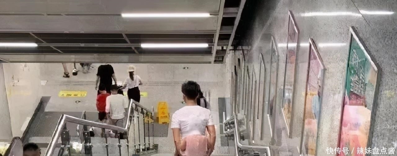 宝爸|实锤了!爸爸带娃果然不靠谱,路遇大雨,父女上演“窒息”的父爱