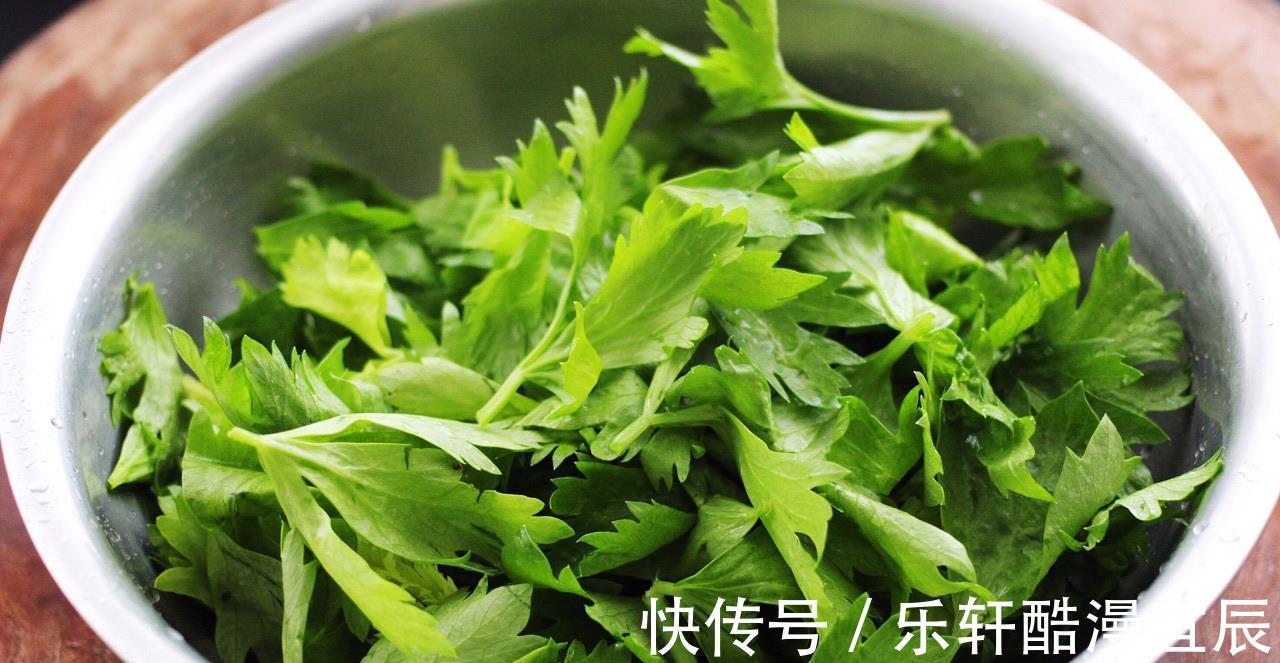 玉米面|我家此菜叶子从不扔，这样做完上桌就扫光，营养好吃，低脂还不胖