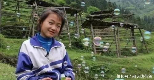  生病|《变形记》神仙妹妹梁小友：因父亲生病辍学，今成网红捞金惹争议