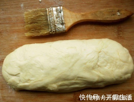 黄油|炸油条时，别加酵母和黄油了，早餐店老板：教你一招，金黄香酥脆