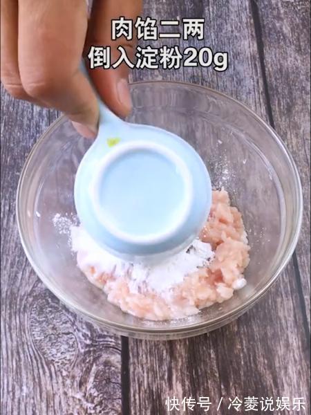 奶奶教我做酸豆角，原来还能这么炒一招搞定味道，酸脆爽口