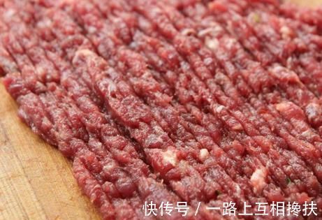 松软|烙馅饼和面时，用上1招窍门，烙出的饼酥脆松软，放凉也不发硬