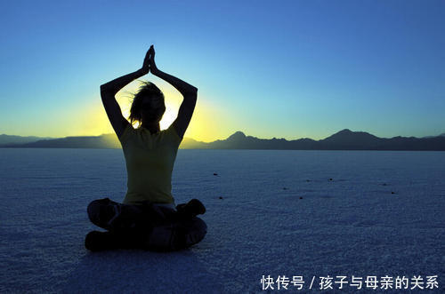 平湖秋月|转告亲人：一旦失眠就用这5个方法，告别失眠，睡得香甜气色好