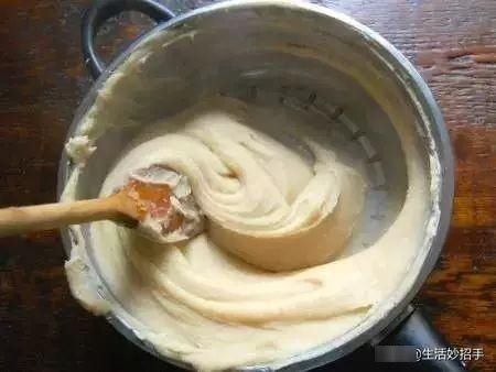 洗衣服时加点这个，连搓一下都不用，衣服立刻干净如新