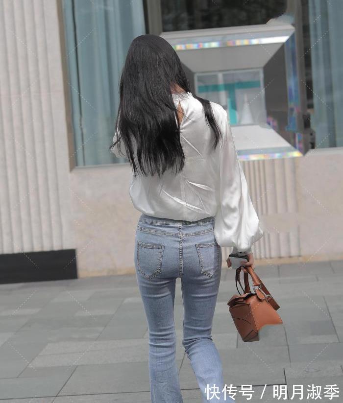 浅色|美女“白色丝质长袖衬衫”搭配浅色牛仔裤,清爽舒适,气质十足