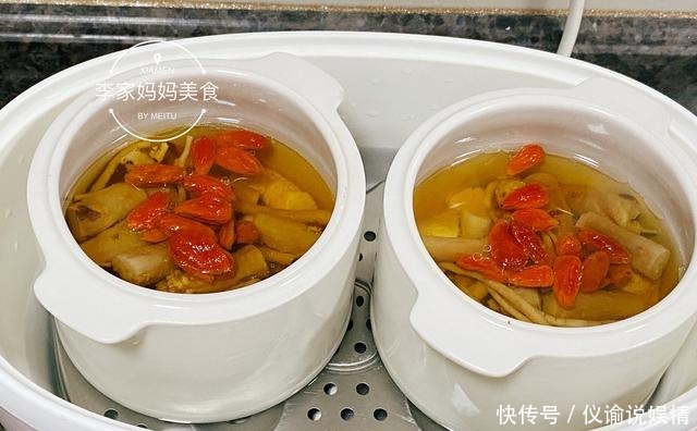 夫妻俩的简易晚餐,2菜1汤花不到30块,网友:简单家常不奢华