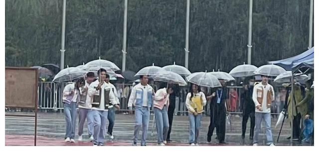 奔跑吧2|《奔跑吧2》路透公开嘉宾阵容，本来就没口碑，这下热度也没了！