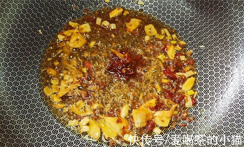 家常溜豆腐这么做,味道鲜美做法简单,比红烧肉还香,特别好吃