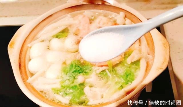 虾仁海鲜菇烧白菜汤，鲜香好喝，多加一种食材，做好后味美更营养