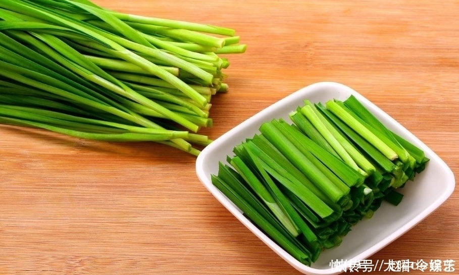 忠告炒韭菜不能放此物,吃了对身体不好,现在知道还不晚