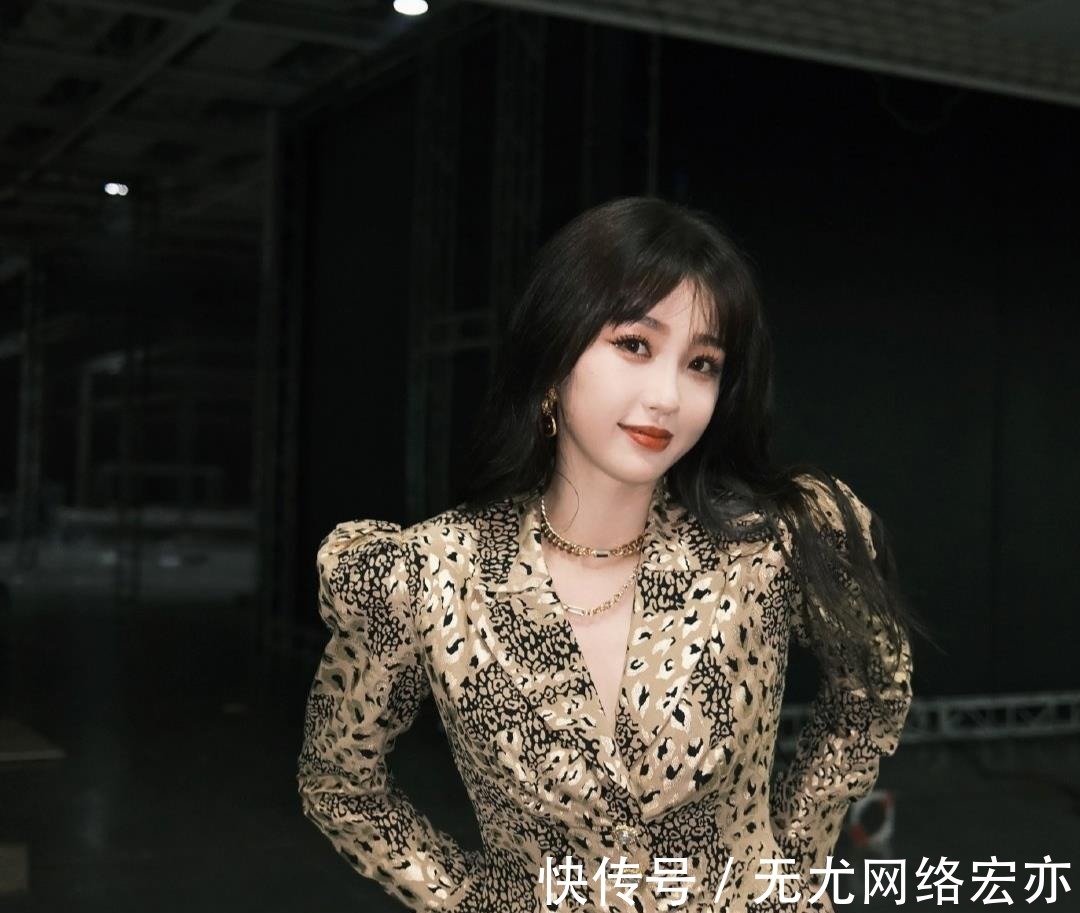 安崎|THE9新舞台过后，四位成员纷纷上热搜，刘雨昕则选择低调行事