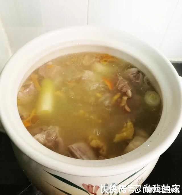 炖羊肉汤不要花椒、大料和料酒，加这两样味道鲜美，还没羊膻味!
