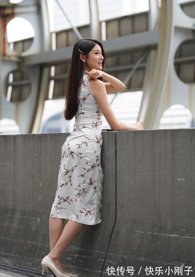 裙子 连衣裙的穿搭带来骨感美,穿出淑女气质,充满时尚触觉感