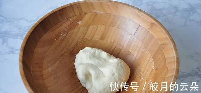 面粉|这样做的早餐饼，无需发酵易操作，酥脆咸香太好吃了！