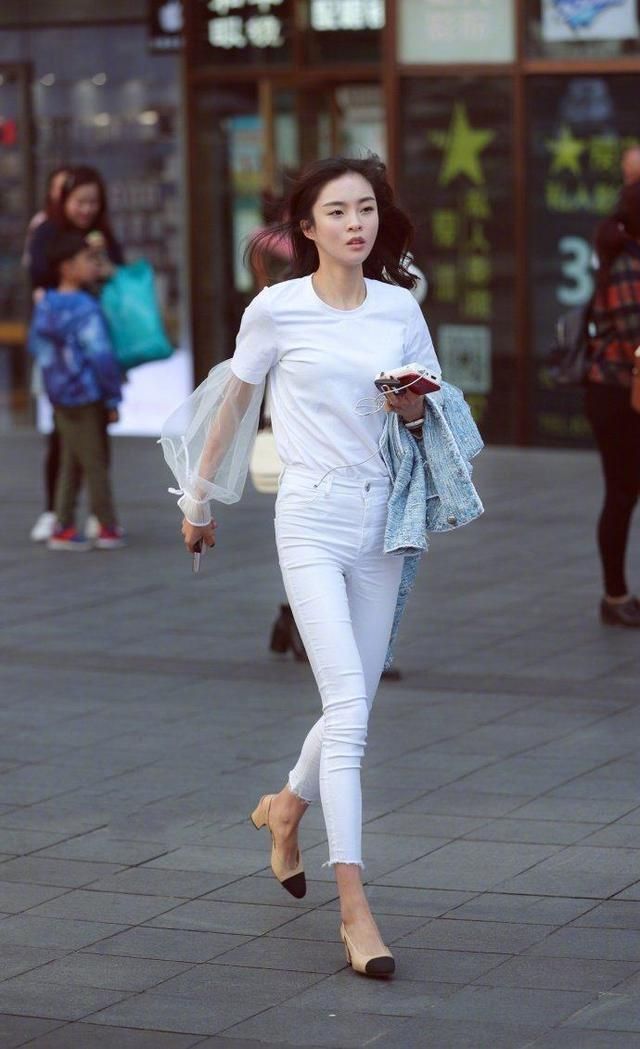 街拍高挑美女,个个甜美可爱长腿吸睛,人见人爱!