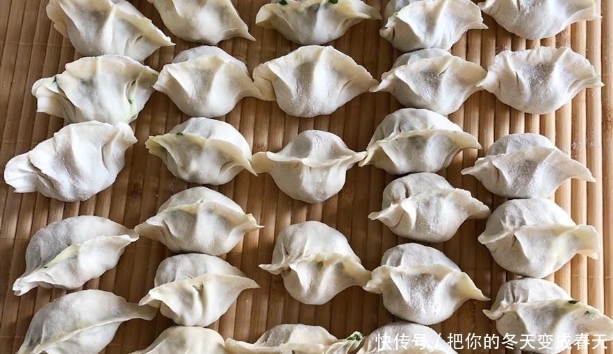 勺子|煮饺子时,到底盖锅盖还是不盖锅盖?很多人做错,难怪饺子老破皮