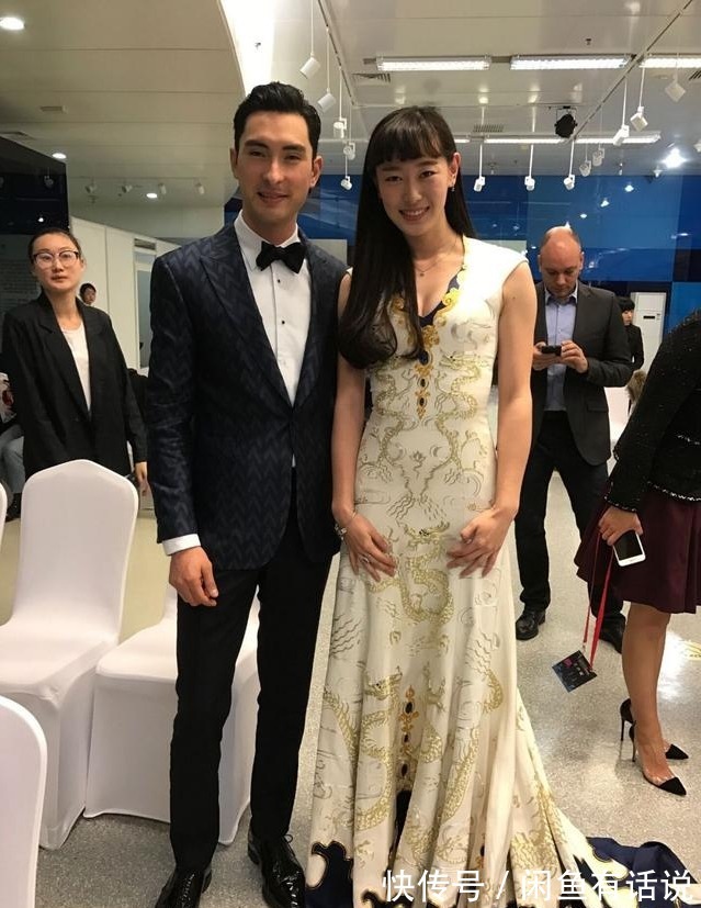 孙一文|孙一文霸气亮相,穿一袭“龙纹长裙”太惊艳,奥运冠军也是洋气人