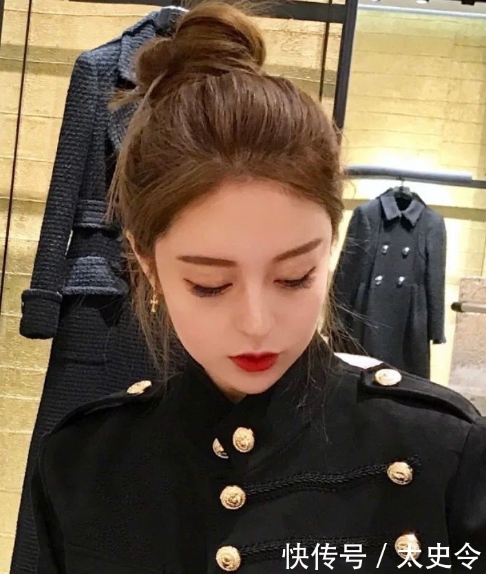 气质|女生每天披着头发显凌乱,有这四个特点,扎着头发更减龄显气质