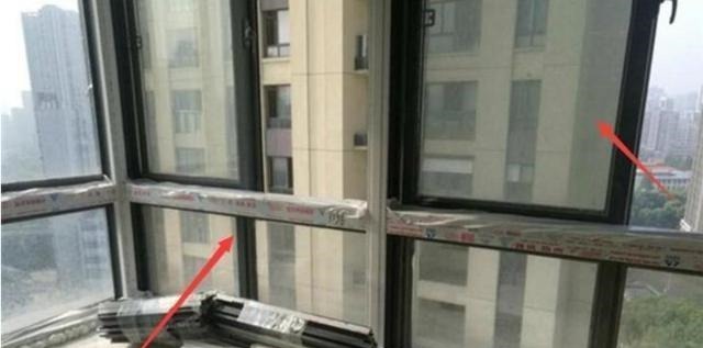 邻居家|与其把窗户更换掉,倒不如这样来处理,邻居的做法真不错
